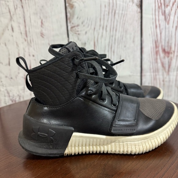 Under Armour High Top Volleyball Sneakers Women’s size 7 in black GUC - Picture 12 of 12